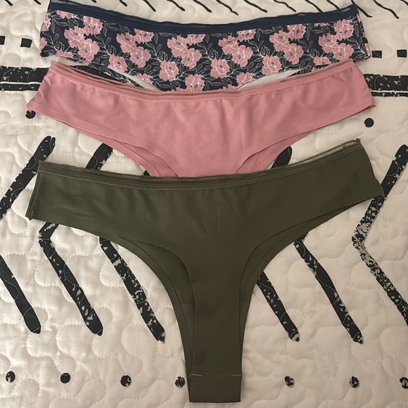 3 new pairs of thongs - Picture 2 of 11